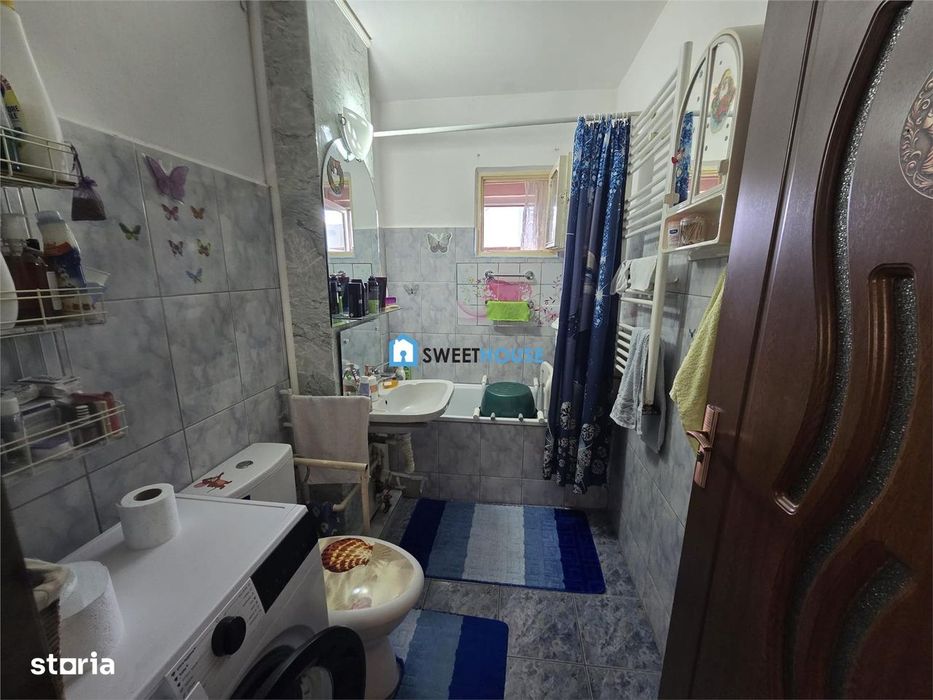Apartament cu patru camere zona 1 decembrie