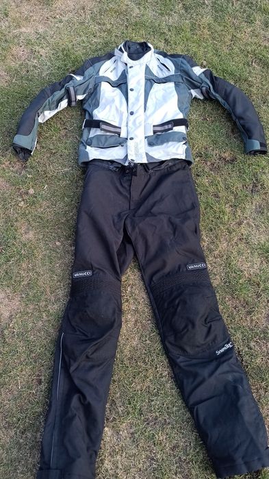 Vând costum moto Vanucci