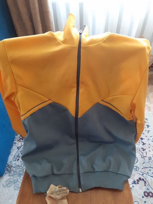 Продам спортивный костюм