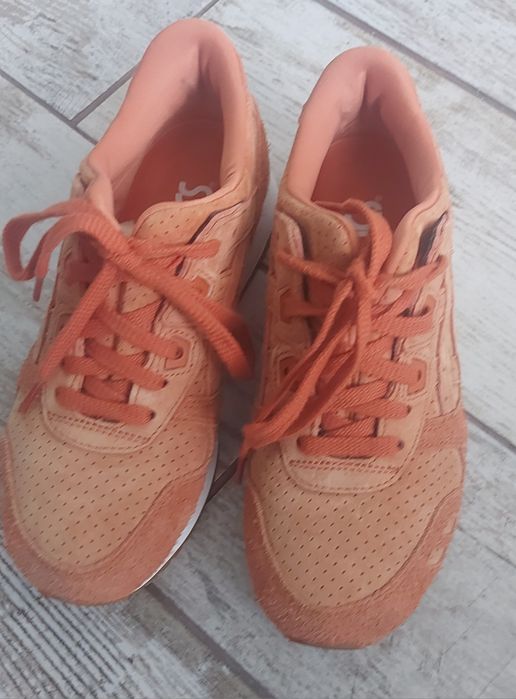 Дамски сникърси ASICS