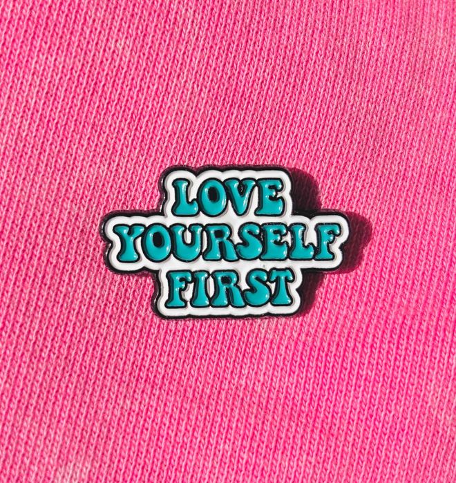 Цветни и забавни емайлирани значки(пинчета) за всеки стил