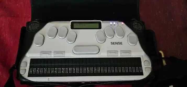 aparat braille pentru comunicare nevazatori  braille sense u2