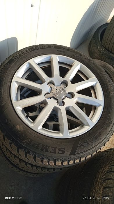 Vand 4 Vând 4 jante aliaj originale AUDI cu cauciucuri de iarna 205.55.R16
750 Ron setul 
In stare perfectă 
Sebis judetul Arad 
Nu trimit cu curierul