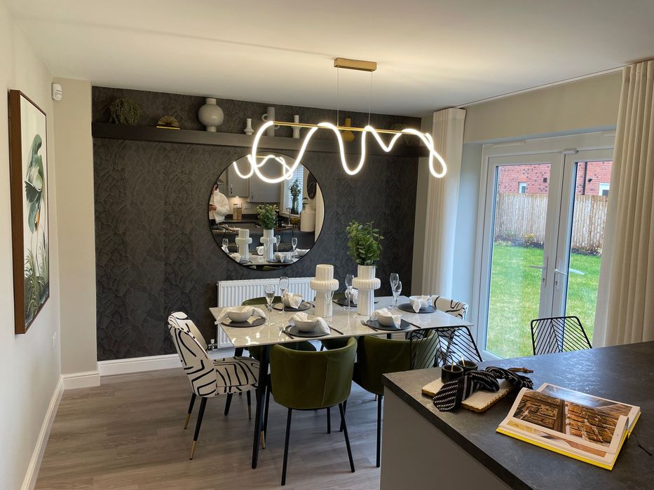 Полагане на шпакловки / бои / тапети