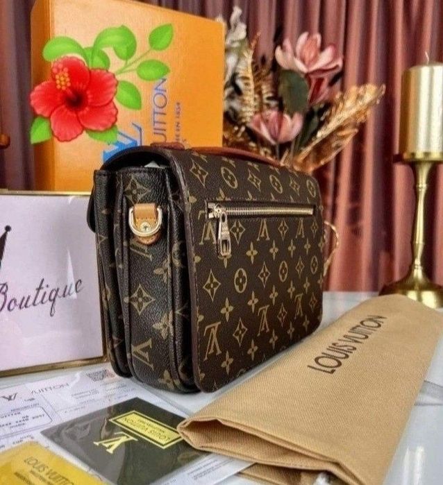 Geanta+portofel+eșarfă cu două fețe ,saculet, etichetă incluse