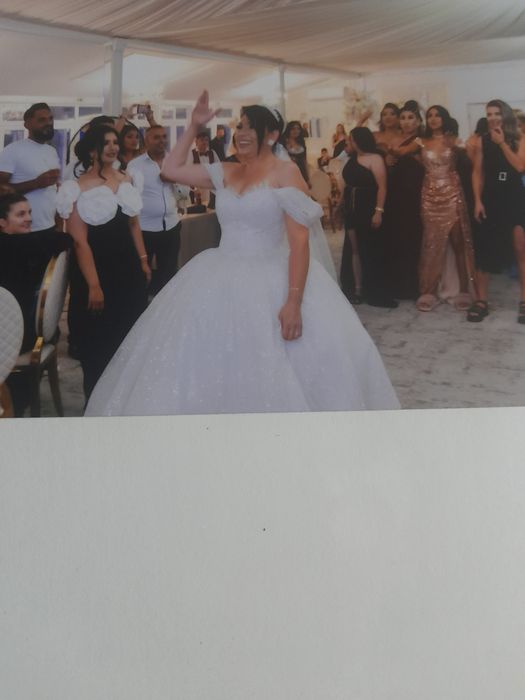 Rochie mireasa cu crinolina tip printesa  cu umeri cazuti