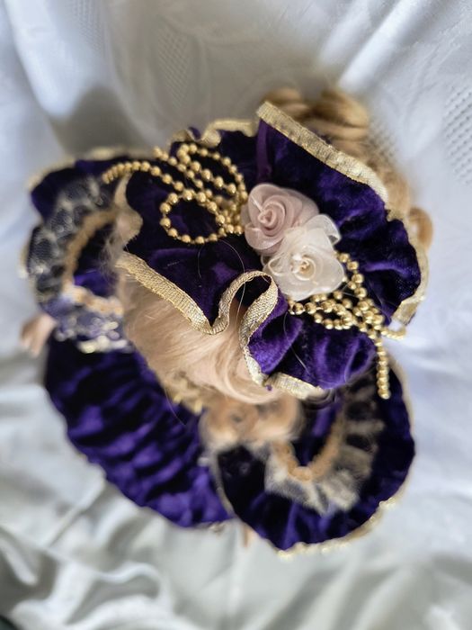 Голяма, порцеланова кукла