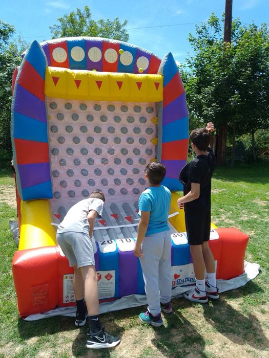 Надуваеми и тиймбилдинг игри под наем. Атракциони и съоръжения.