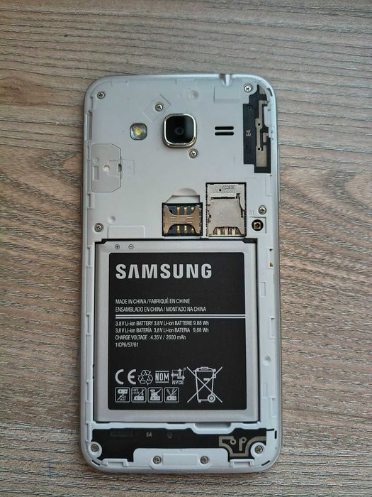 Vind telefon Sansung Galaxy  J3