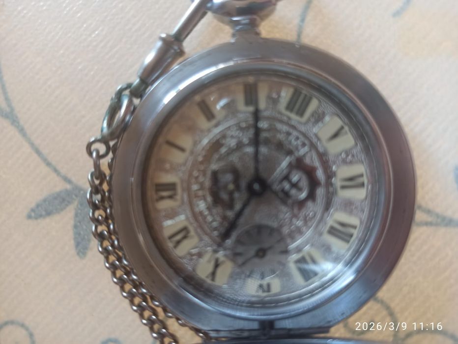 Продам часы на цепочке юбилейные