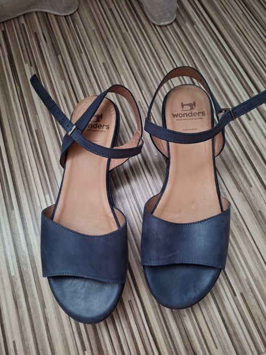 Sandale piele Wonders marime 39.