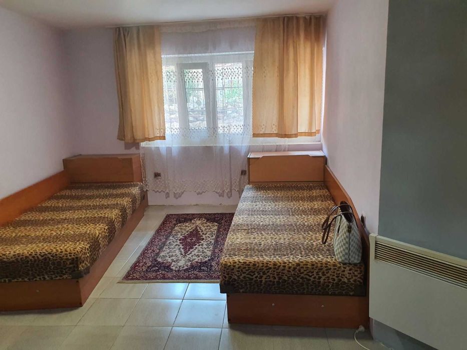 Дава се под наем Двустаен апартамент в Пловдив, Център - 45 кв.м за 255 € - Снимка #2