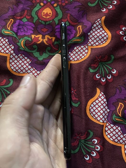 Айфон 7 рабочий очень зорошый телефон 128 гг