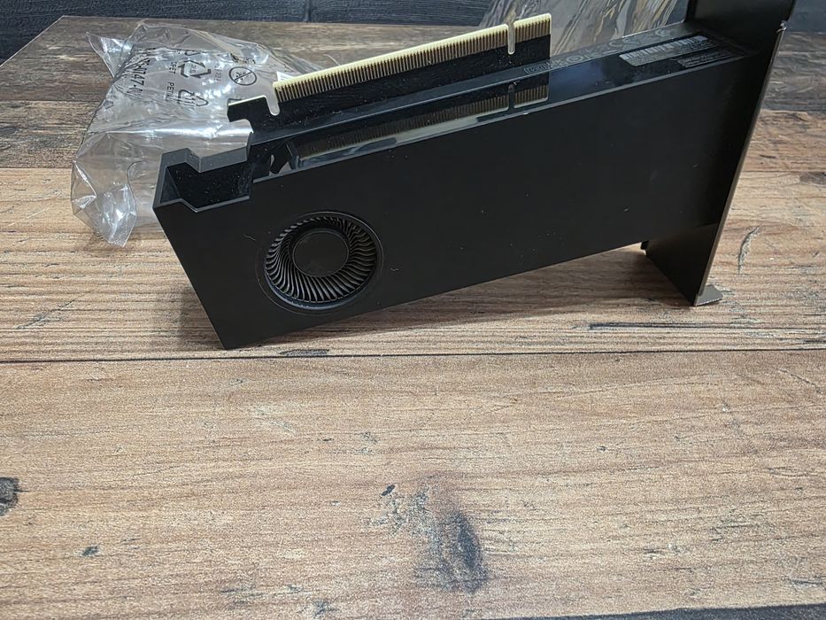 Rtx a2000 6GB DDR6 - (мини)2 слотова карта 70w консумация