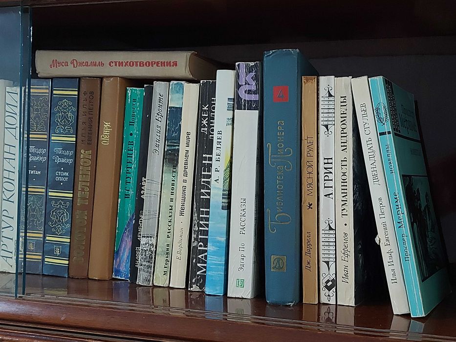 Книги по 10 тыс сум