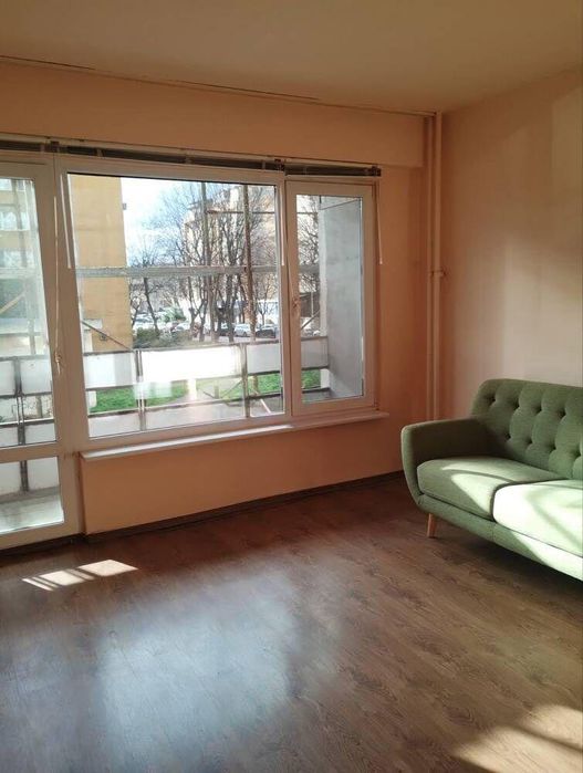 Дава се под наем Едностаен апартамент в Бургас, Меден рудник - зона А - 35 кв.м за 255 € - Снимка #1