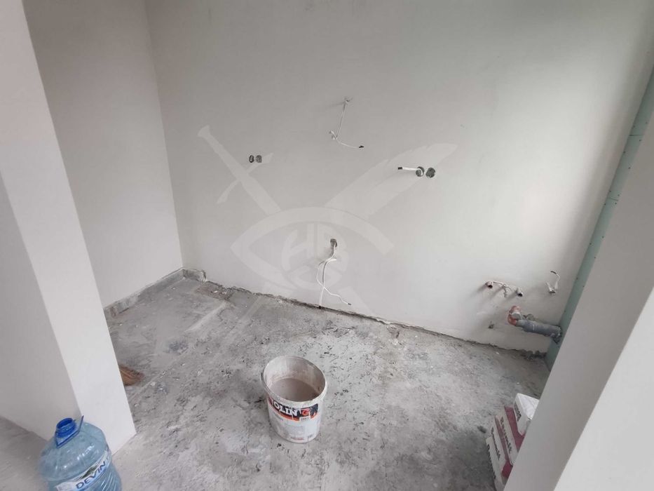 Продава се Тристаен апартамент в Варна, Чаталджа - 100 кв.м за 2000 €/кв.м - Снимка #2