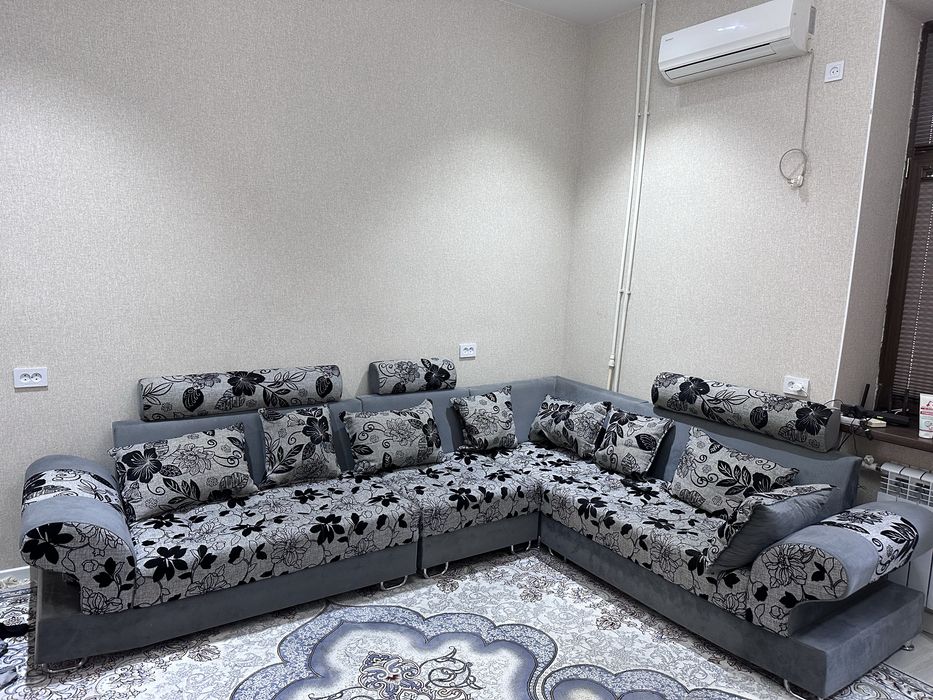 Мягкий уголок в гостинную