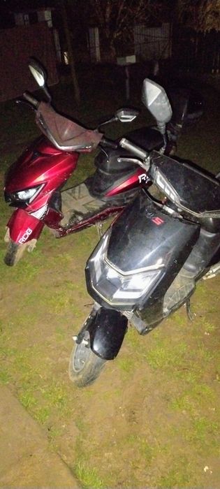 Vând două scutere electrice