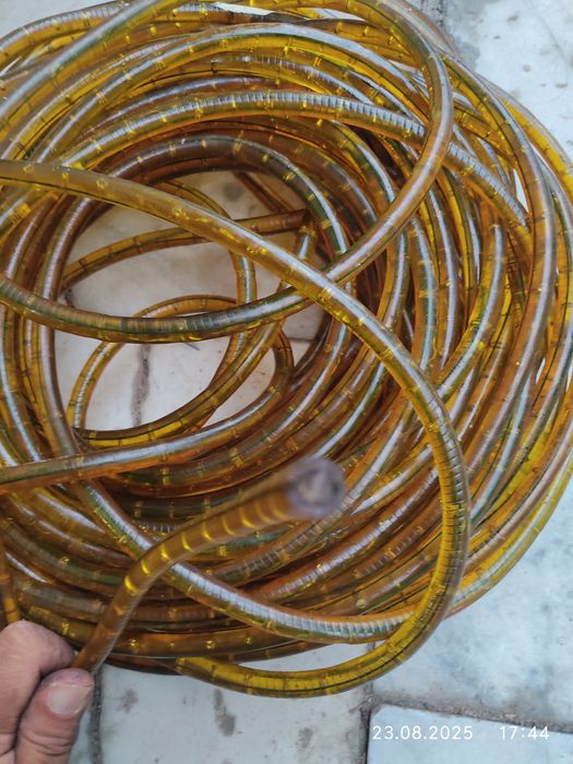 Дюролайт горит желтым цветом