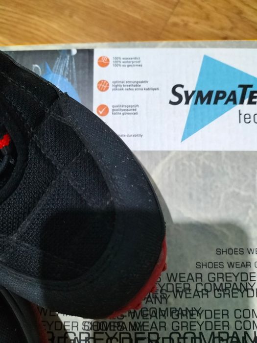 Продам непромокаемые ботинки