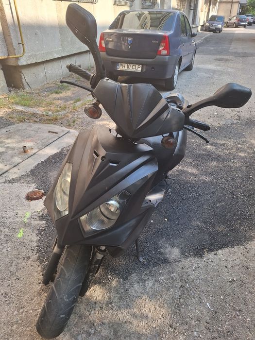 Scuter pe benzina