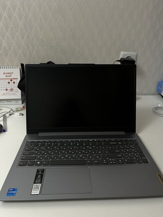 Lenova IdeaPad Slim 3 15IAH8