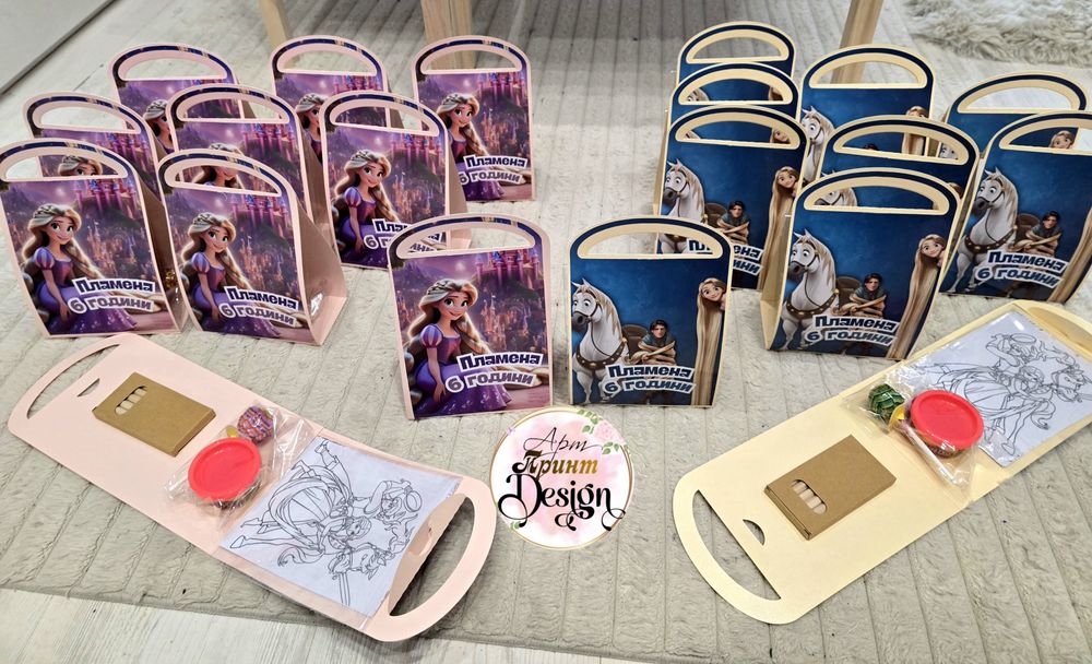 Детска подаръчна чантичка с комплект за оцветяване и игра