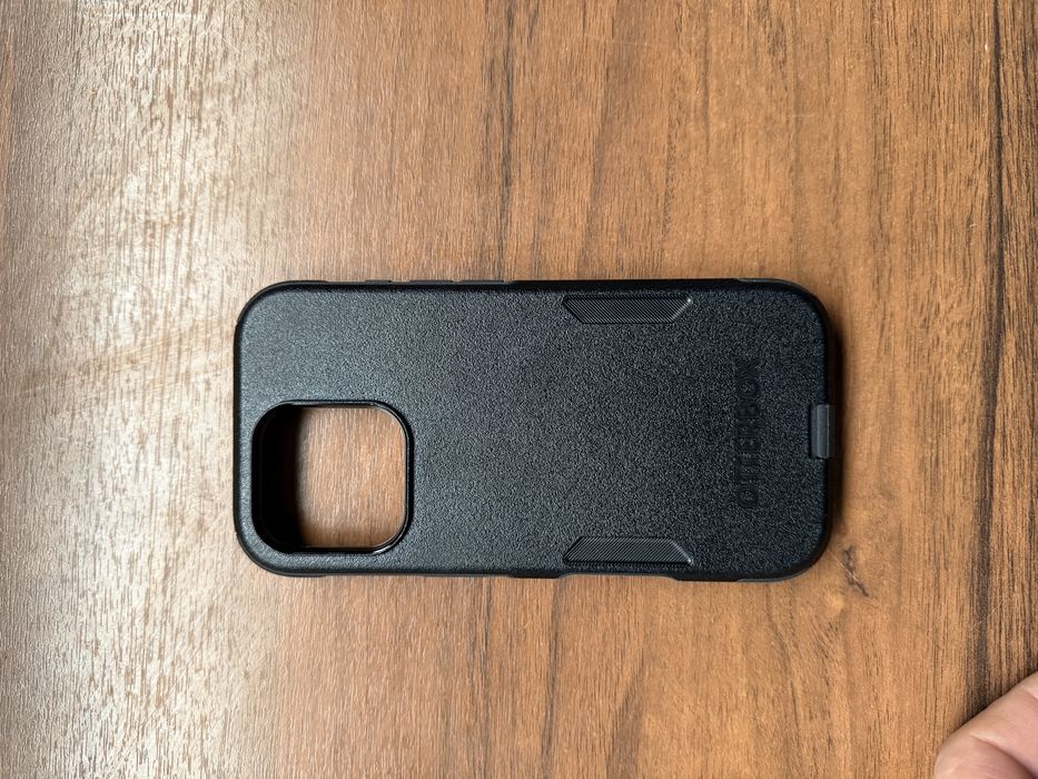 Продам оригинальный чехол для айфон 16 про Otterbox