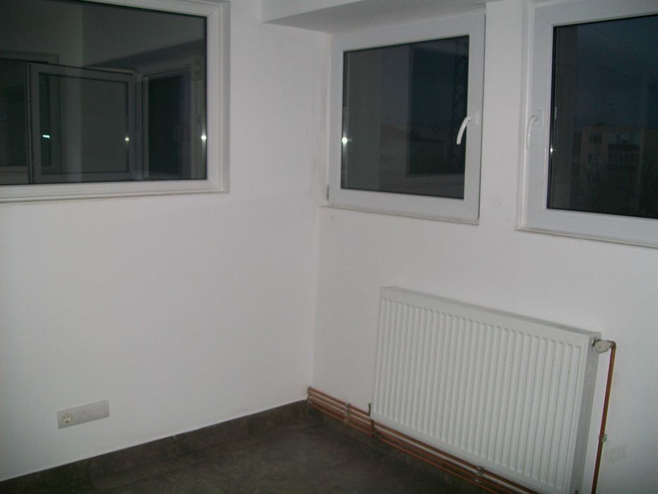 INCHIRIERE - Cladire de birouri (optional si depozite)