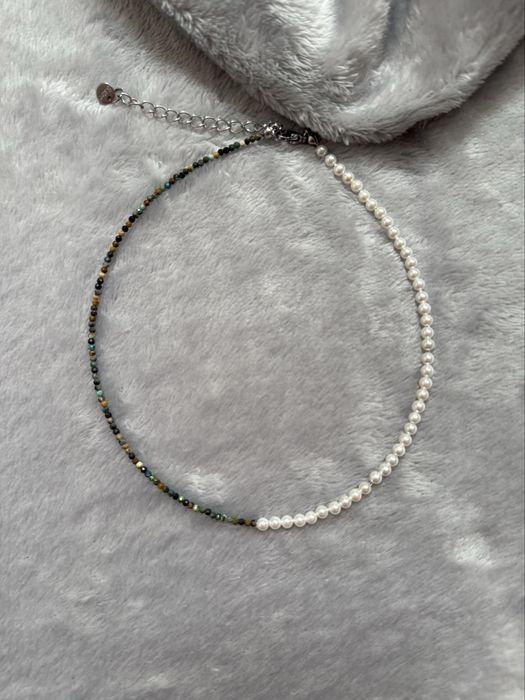 Ръчно изработени колиета от естествени камъни, перли и стомана