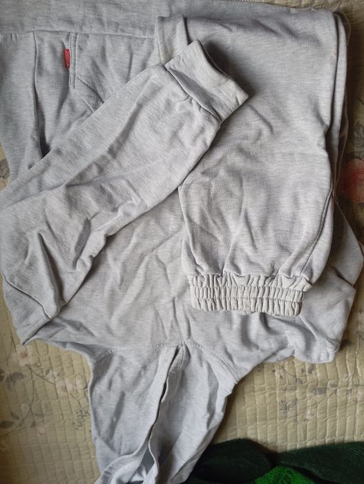 Ayollar kiyimlari sotiladi