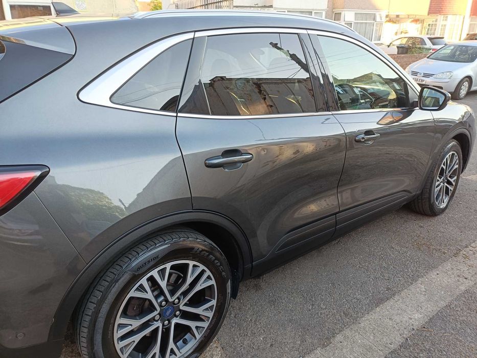 Ford Kuga 2.5l PHEV