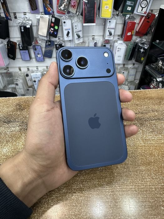 iPhone XR в корпусе 17 PRO