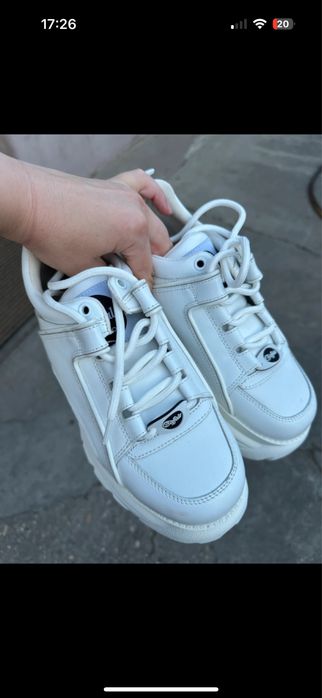 Adidasi talpa inalta