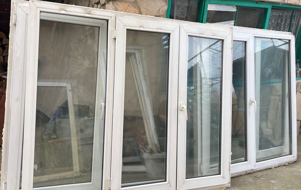 Продавам PVC дограма + 3 терасни врати– бяла, двоен стъклопакет