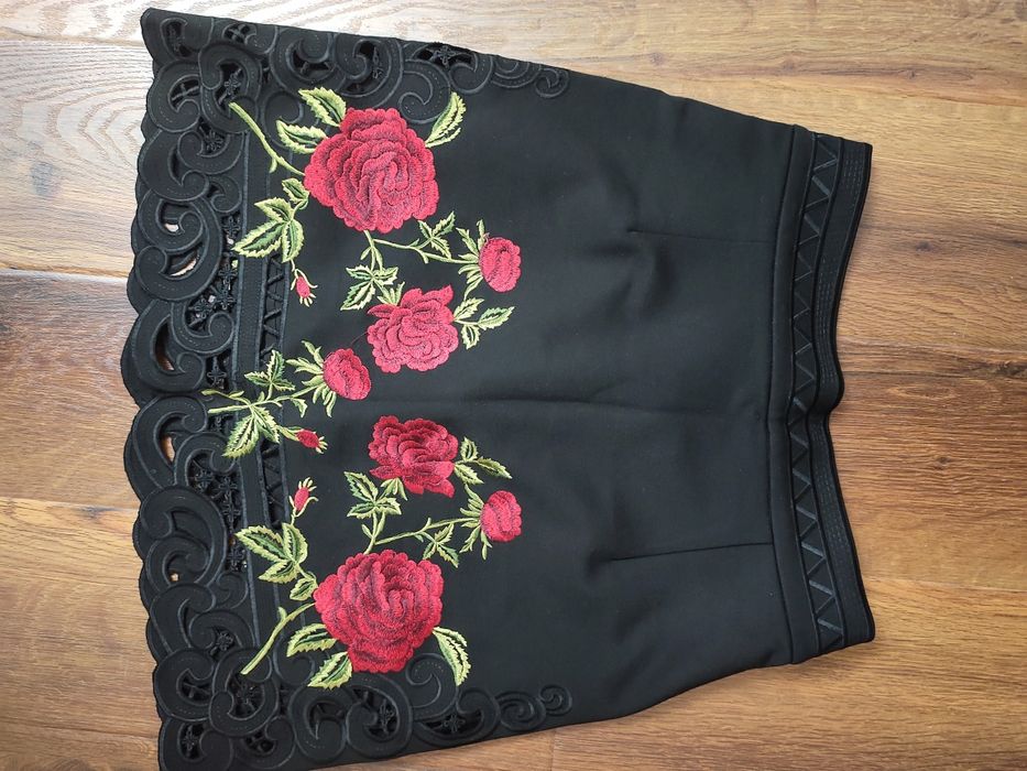 Юбка от dolce gabbana С размер с вышевкой и шелк юбки французкий длина