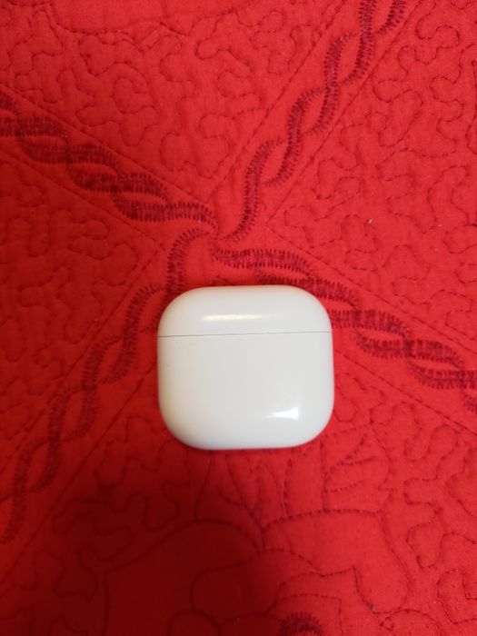 Apple AirPods 4 cu Active Noise Cancellation – stare perfectă