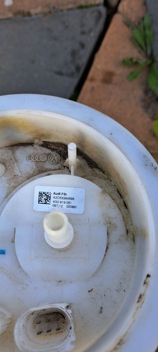 Vând pompă motorina și benzină Audi a6