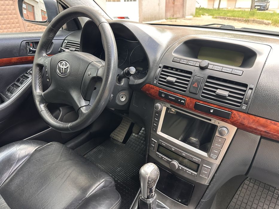 Тойота Авенсис 2.0 бензин