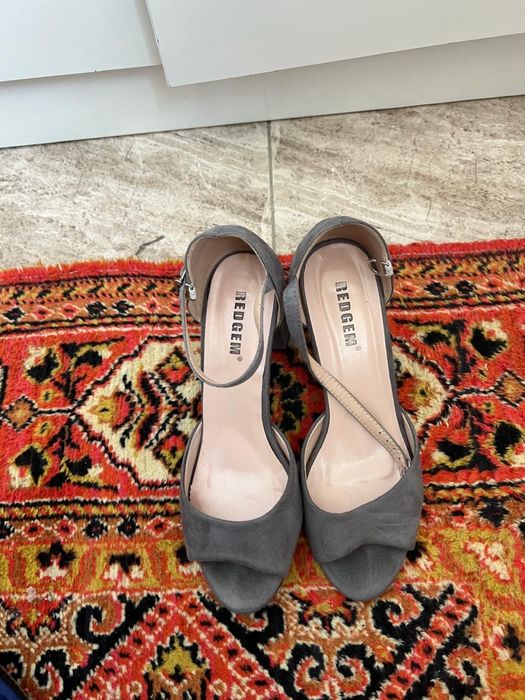 Продам обувь……..