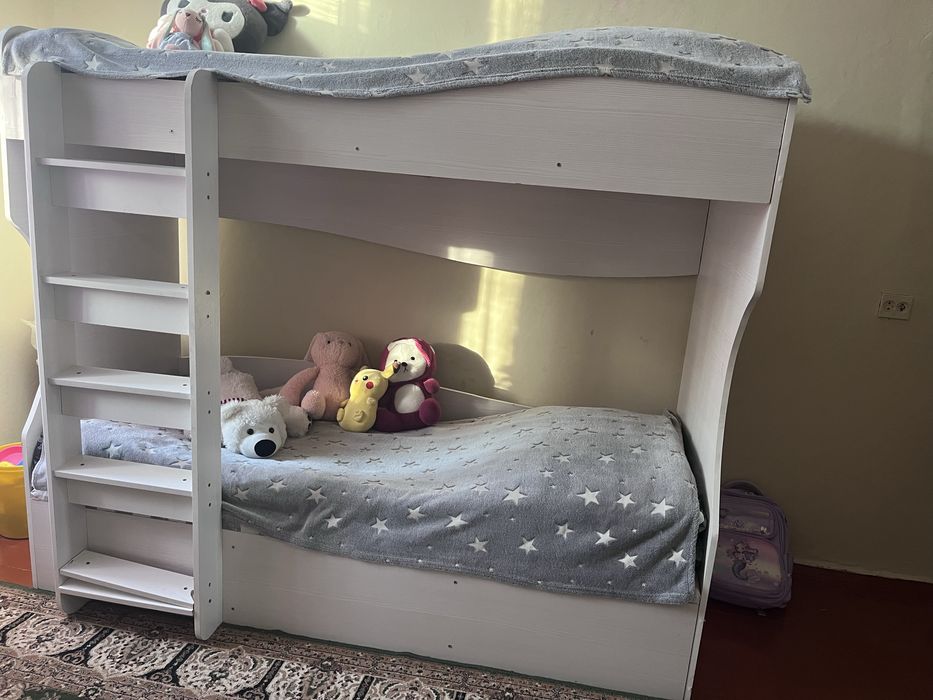 Продам детскую двухярусную кровать