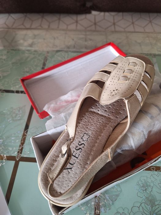 Продавам кецове и обувки