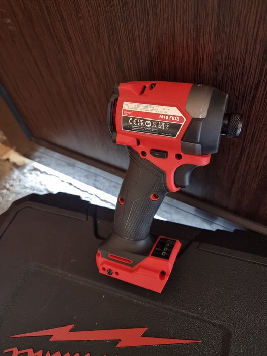 Ударен винтоверт импакт milwaukee m18 fid3