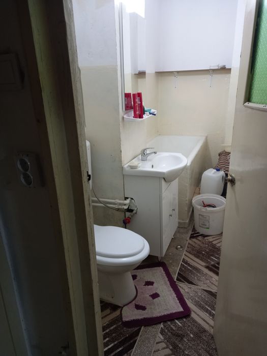 Vind apartament 2 cam decomandate