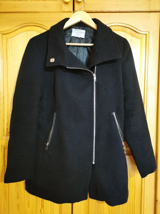 Подарявам палто Bershka