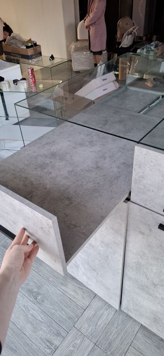 Продам стол витрину (островок)