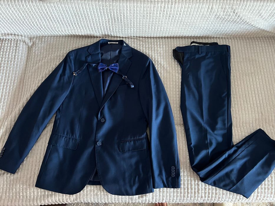 Тъмносин официален костюм