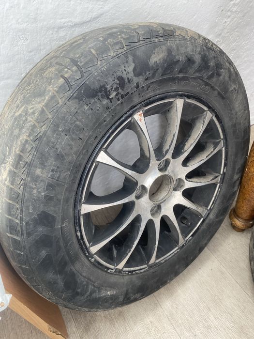 Продам 2 резины с дисками лето 13 размер