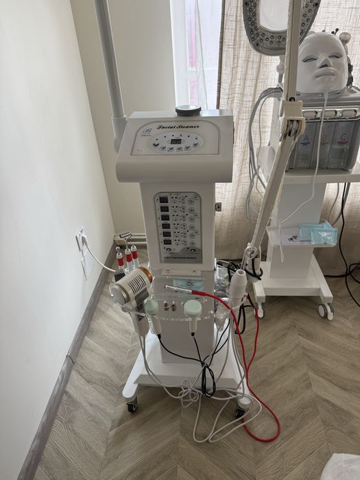 Aparat cosmetic multifuncțional 14 în 1 + Vapozon